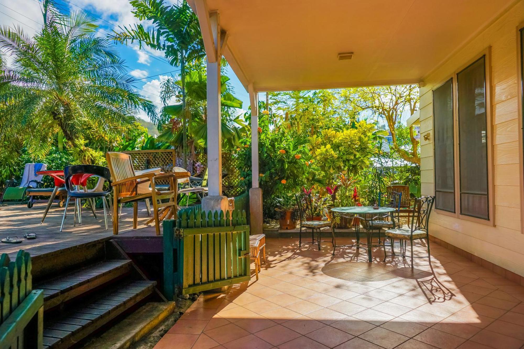 אפיה Lynn'S Getaway Hotel מראה חיצוני תמונה