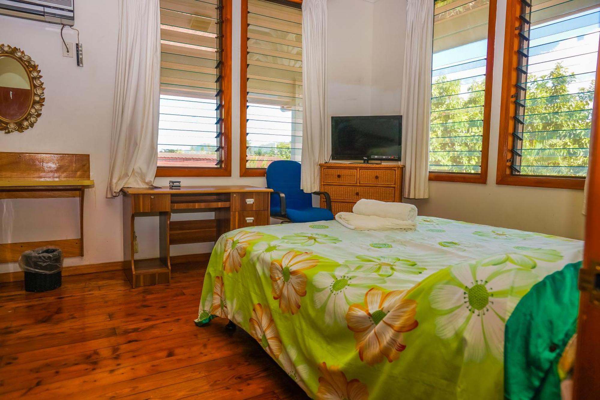 אפיה Lynn'S Getaway Hotel מראה חיצוני תמונה