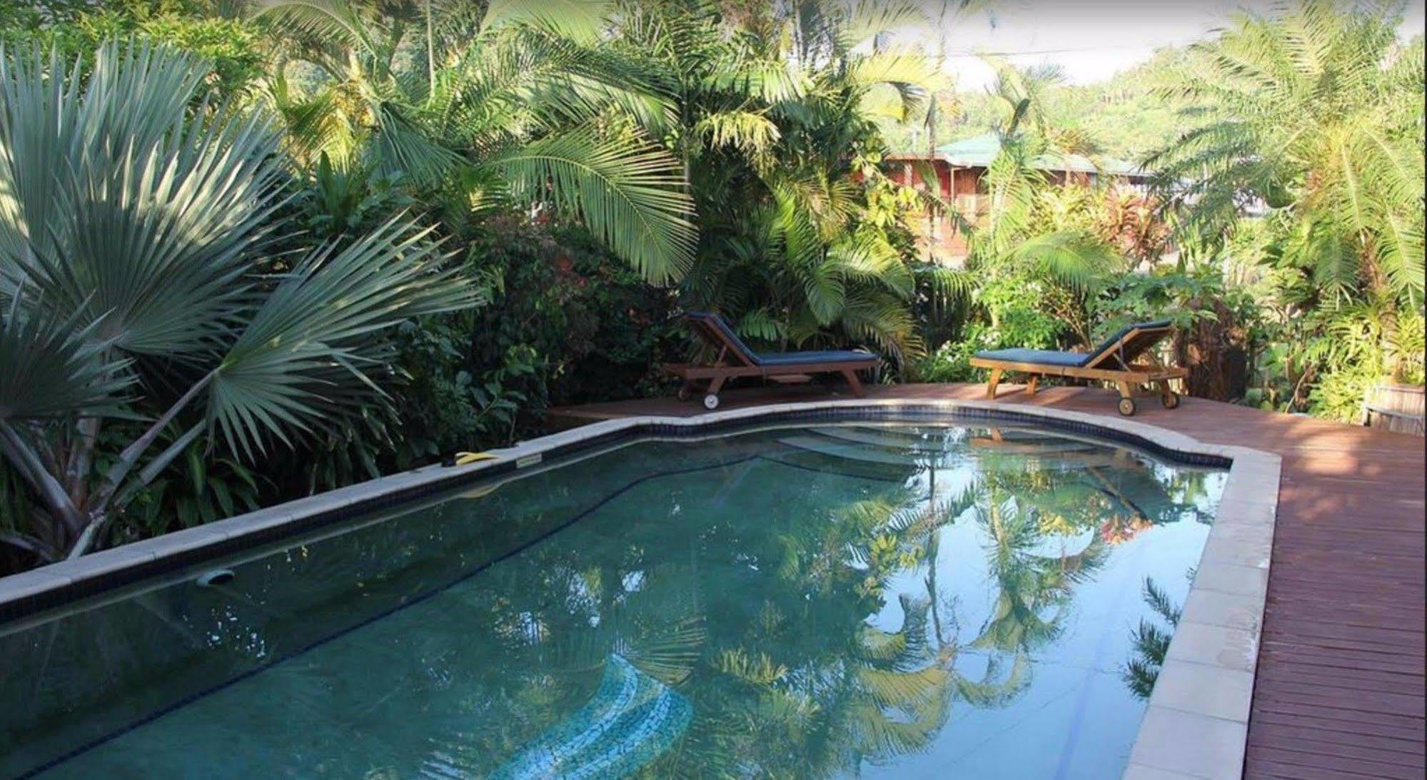 אפיה Lynn'S Getaway Hotel מראה חיצוני תמונה