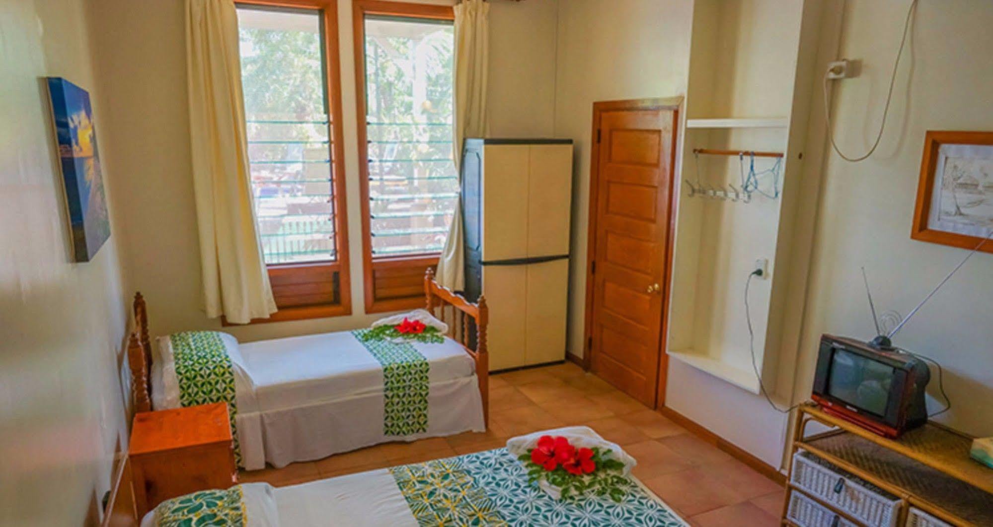 אפיה Lynn'S Getaway Hotel מראה חיצוני תמונה